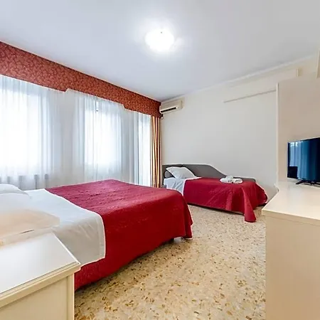 Gold Szálloda 3*