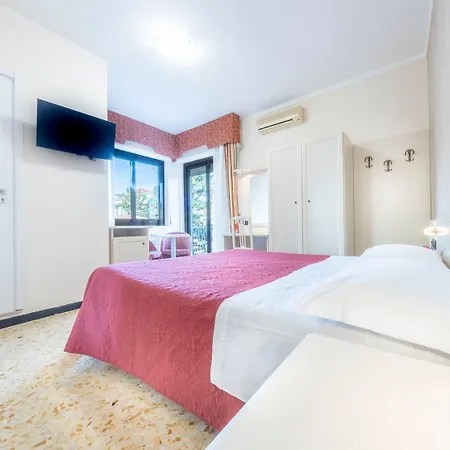 Gold Hotel